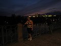  Linda vid floden med borgen bakom